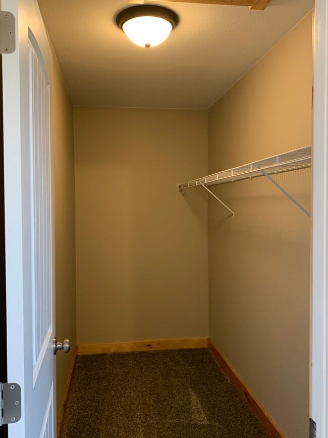 Building Photo - Gorgeous 3 bed, 2.5 bath single family hom...