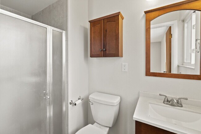 Building Photo - 2022 Northglen Dr