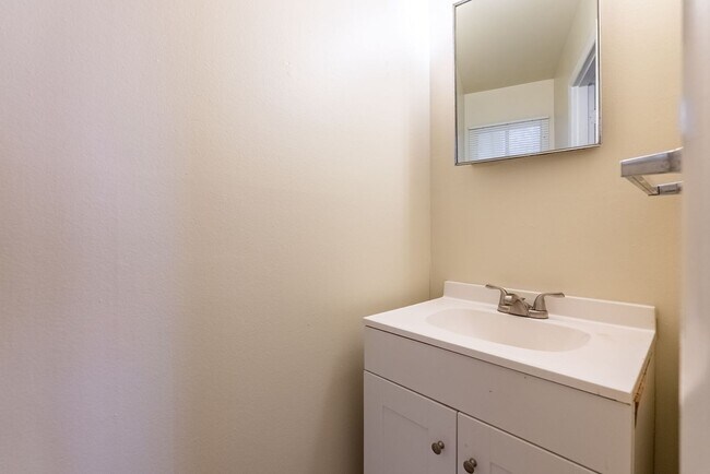 Building Photo - Midtown 3BR Near UAMS w/ Hardwoods, W/D, & Fenced Yard