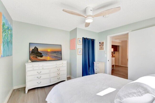 Building Photo - 237 SW 3rd Ave