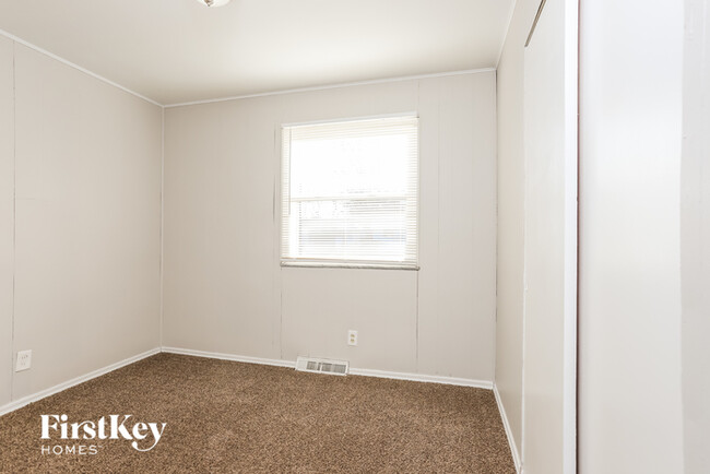 Building Photo - 525 Lula Dr