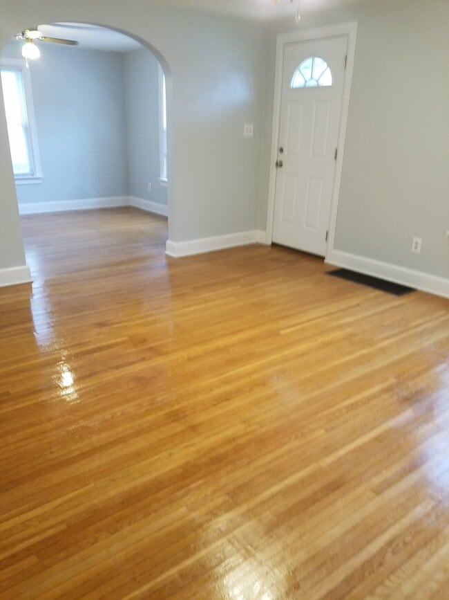 Building Photo - 22 Reba Ave