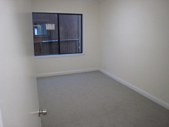 Bedroom - 1078 Howard St