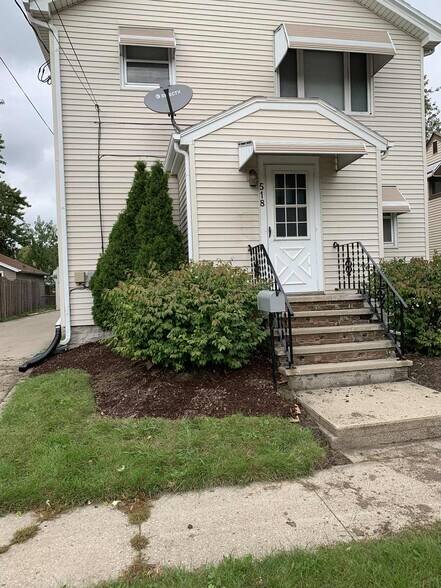 Building Photo - 518 5th St