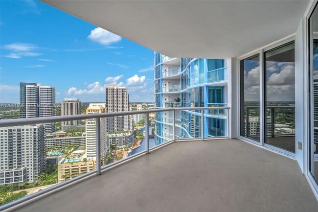 Building Photo - 333 Las Olas Way