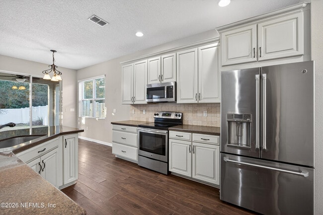 Building Photo - 104 Riachuelo Ln