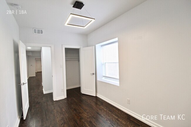 Building Photo - 7 E 38th St