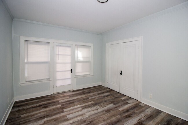 Building Photo - 3300 E 149th St
