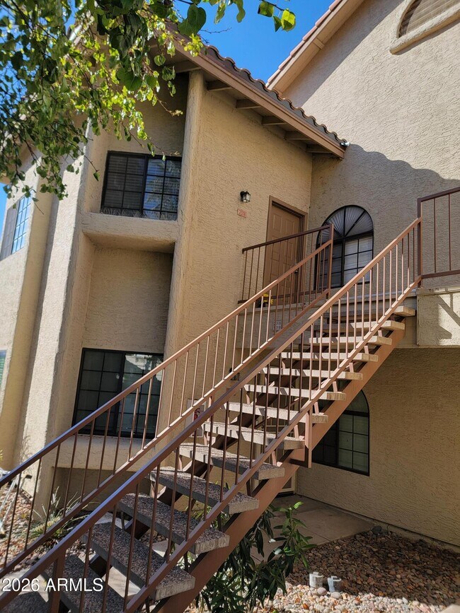 Building Photo - 930 N Mesa Dr