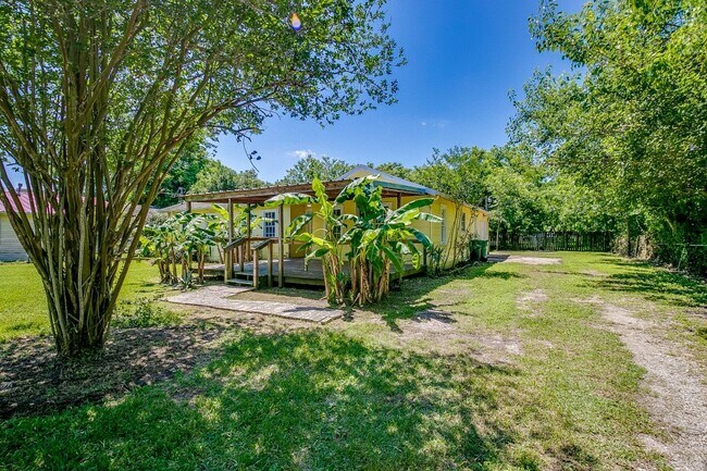 Building Photo - 3901 McKinney Dr