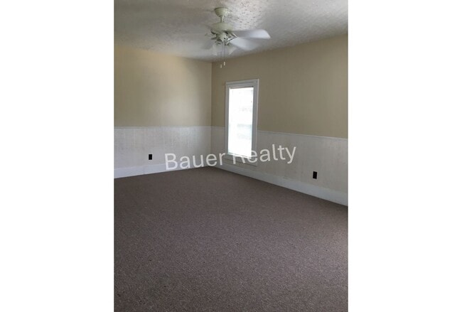 Building Photo - tb406