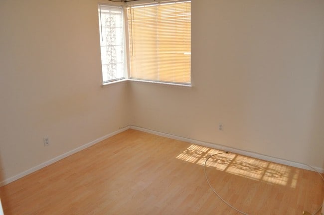 Building Photo - 3332 Mariner Bay St