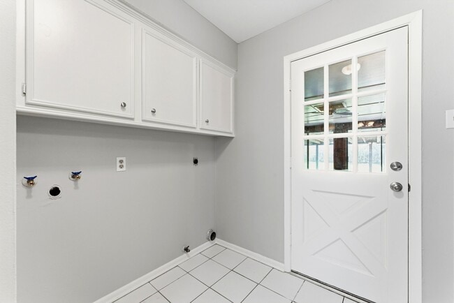 Building Photo - 18 Panorama Dr