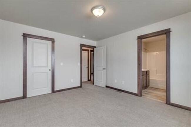 Building Photo - 1307 Westwood Cir