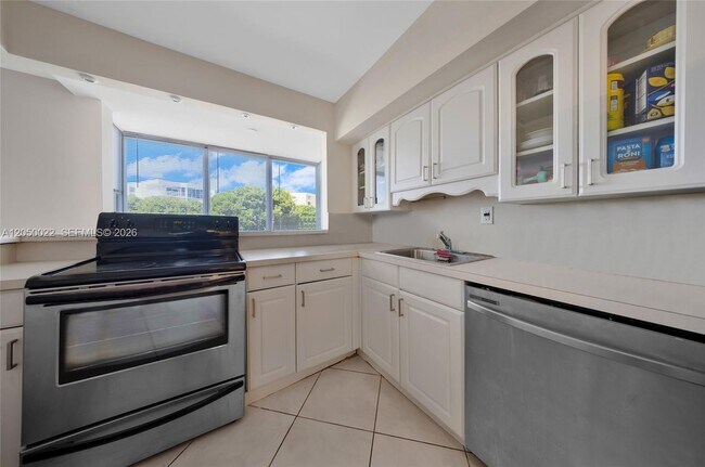 Building Photo - 250 180th Dr