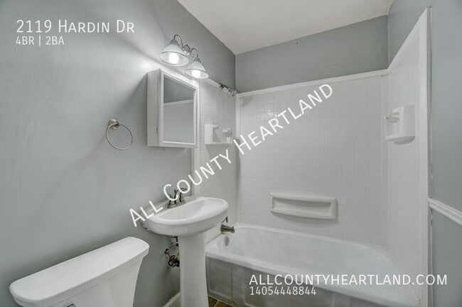 Building Photo - 2119 Hardin Dr