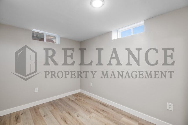 Building Photo - 2548 N Somerset Ave