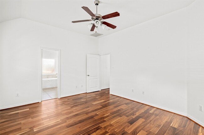 Building Photo - 1613 Saulnier St