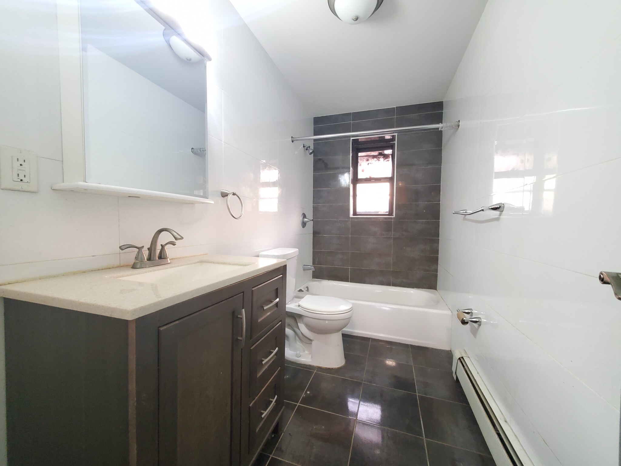 Building Photo - 581 Bramhall Ave
