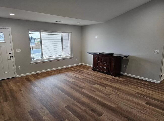 Building Photo - Modern Open Living in Ephrata