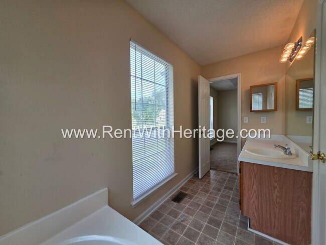 Building Photo - 6322 Hillview Ln
