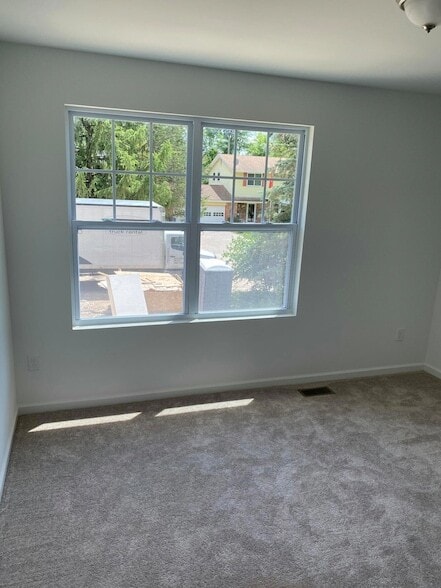 Building Photo - 2682 Valley Dr