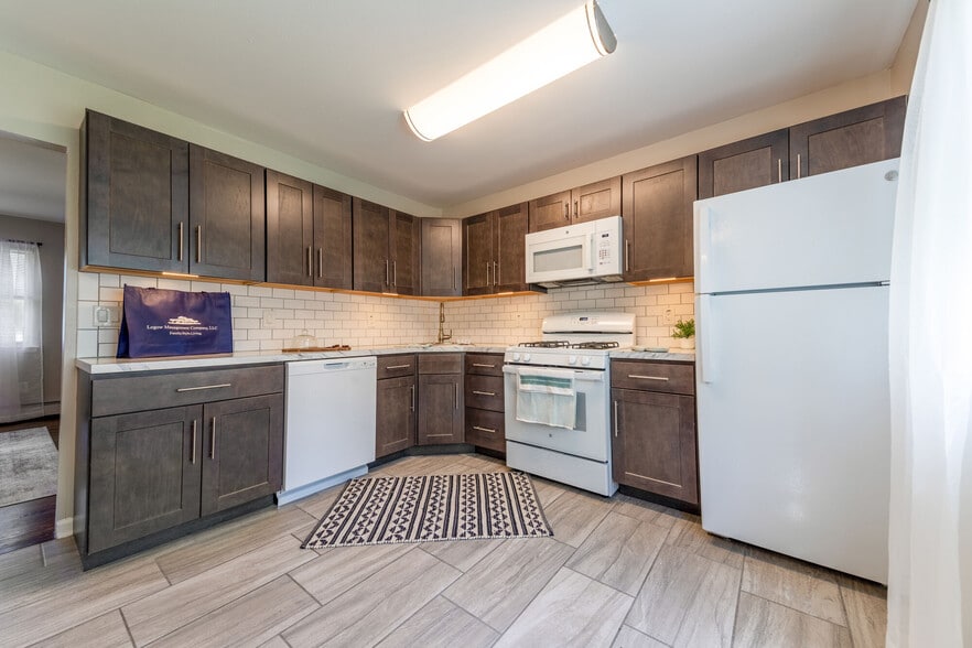 Building Photo - Center Grove Village