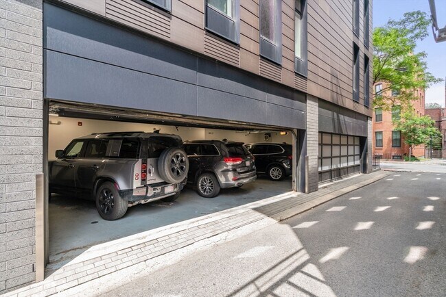 Building Photo - 7 E Springfield St