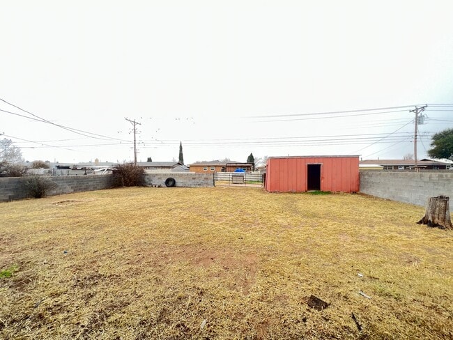 Building Photo - 3305 Thomas Ave