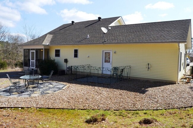 Building Photo - East Gate Area | Home | Unfurnished