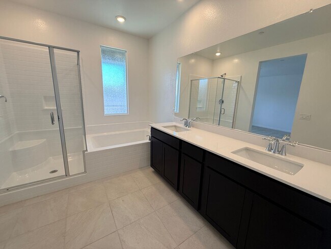 Building Photo - Brand new, never-lived-in Lennar corner end-unit townhome offering exceptional natural light thro...