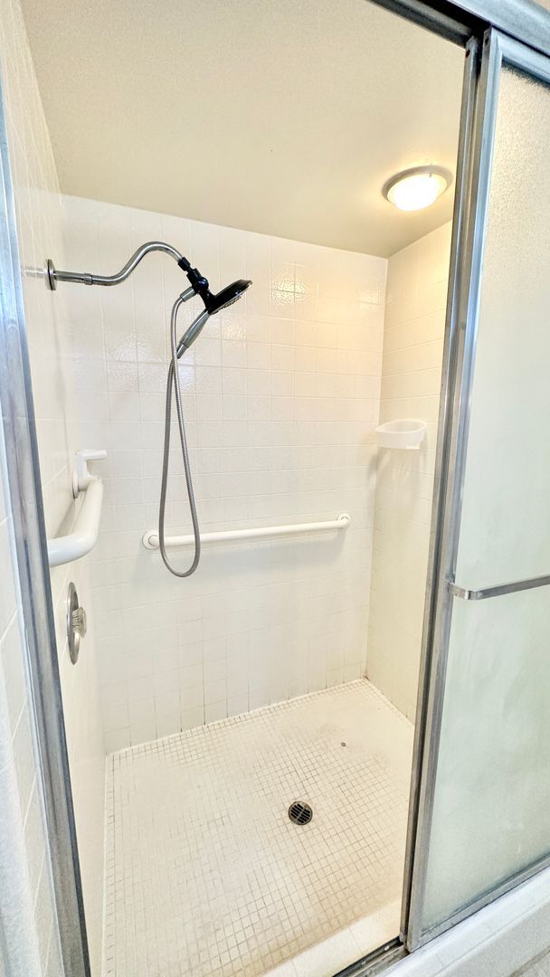 Building Photo - Lovely, Open Floor Plan, Single Story Located in the Desirable Live Oak Estates of Fallbrook!