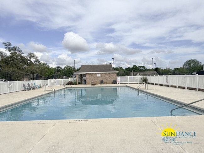 Building Photo - Spacious 4BR Home in Brooke Estates with Community Amenities!