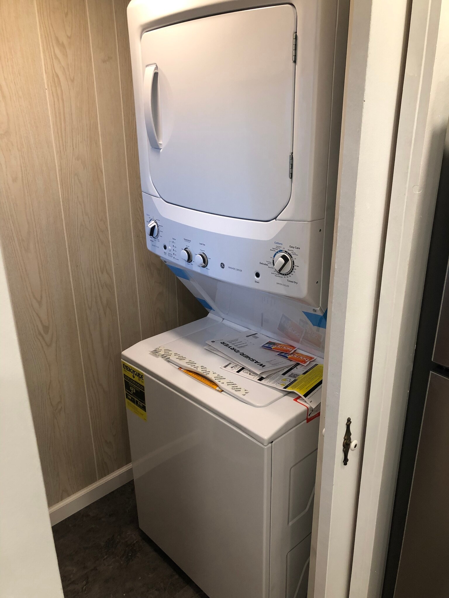 Building Photo - 412 W Ridge St