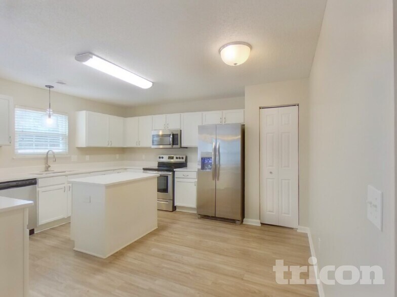 Building Photo - 237 Tea Olive Ave