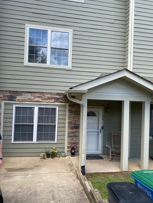 Building Photo - 39 Aberdeen Dr