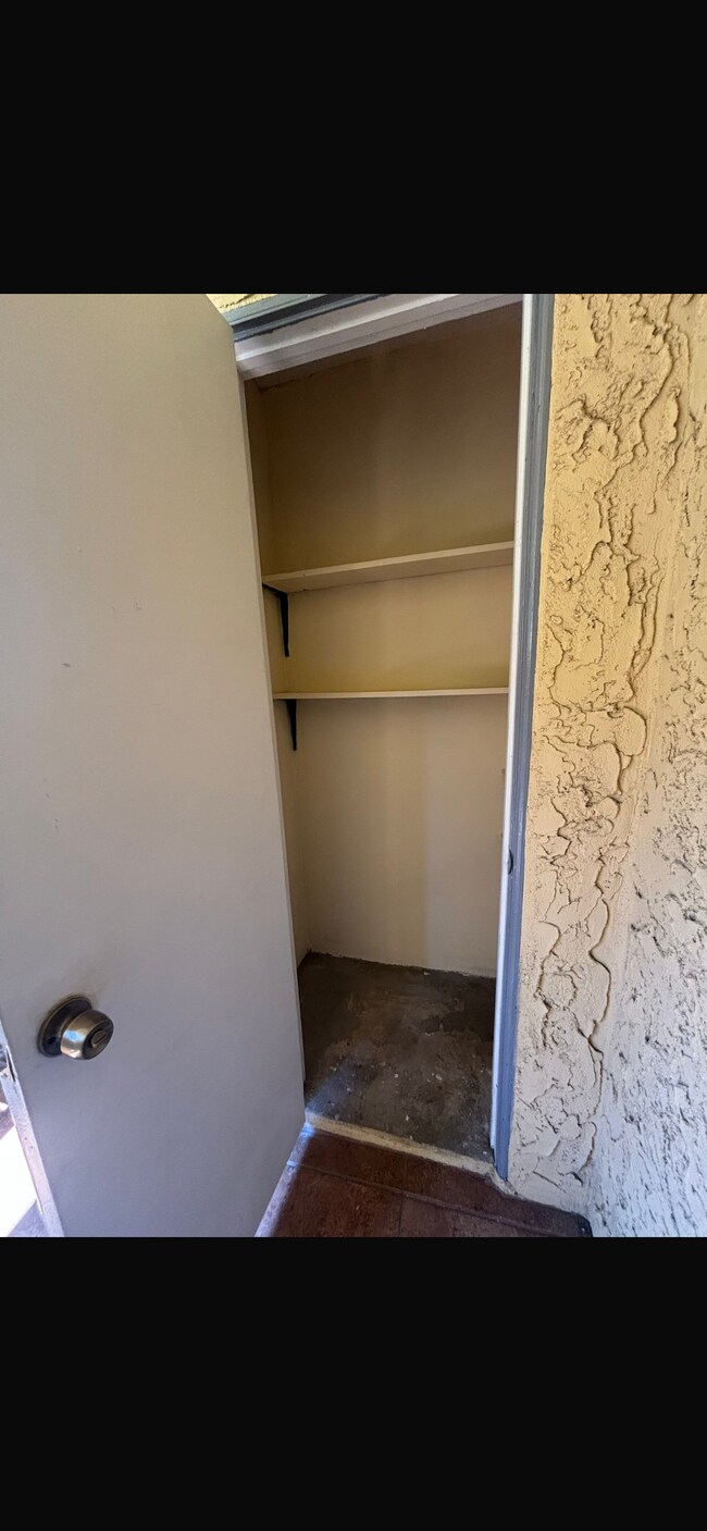 Building Photo - 3040 Alta View Dr
