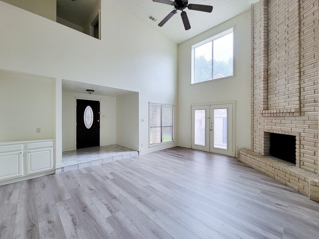 Building Photo - 2118 Creekshire Dr