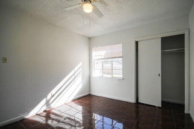 Building Photo - 209 San Saba Rd