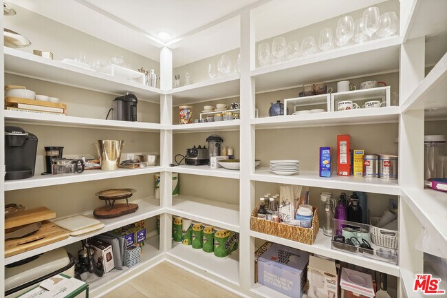 Building Photo - 23255 Mariposa De Oro St