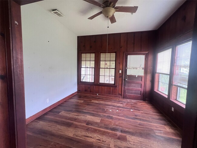 Building Photo - 709 Harrison Ln