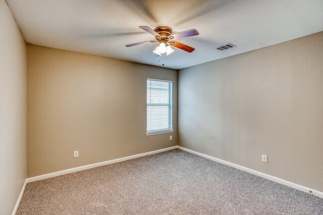 Building Photo - 9526 Yearling Branch Dr