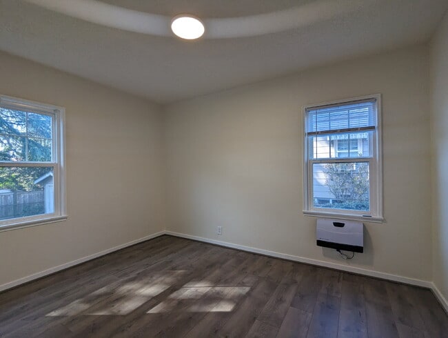 Building Photo - "Charming 3-Bedroom Duplex with Granite Touches & Gleaming Hardwood Floors in Seattle's Vibrant B...