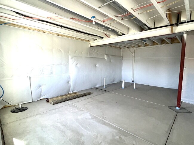 Building Photo - Wonderful 4 Bedroom/2 Bathroom with a Loft and Study in Whispering Pines!