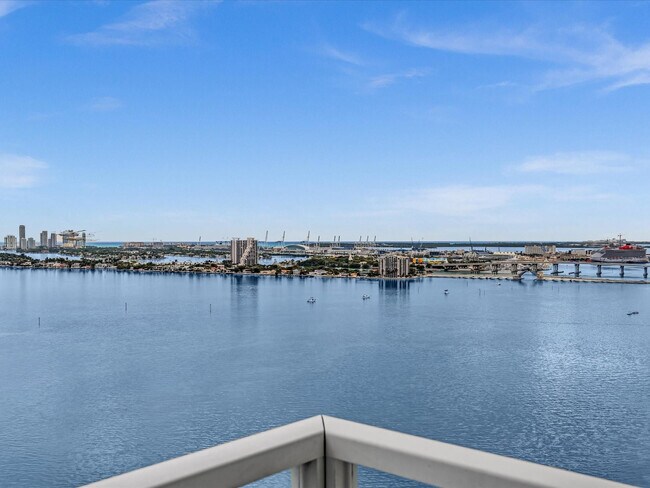 Building Photo - 665 NE 25th St