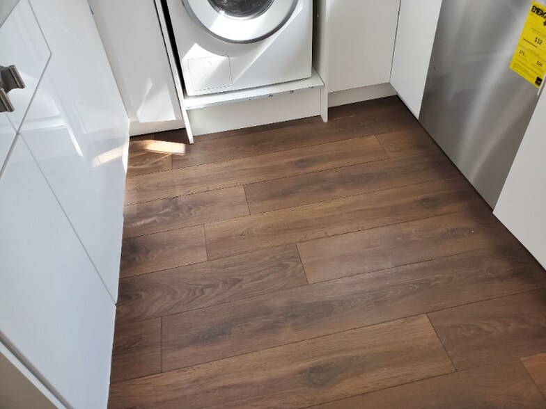 Building Photo - 3004 Kelton Ave