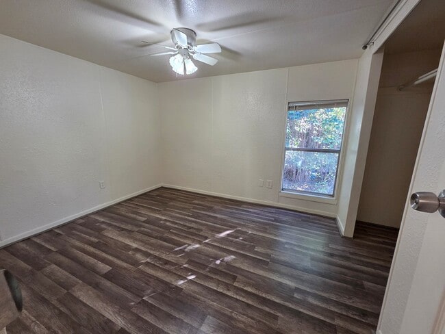 Building Photo - 104 Clark St