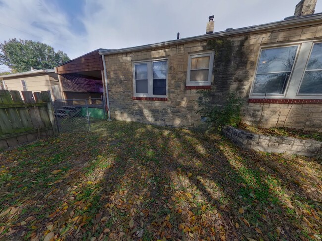 Building Photo - 417 S Leonine Rd