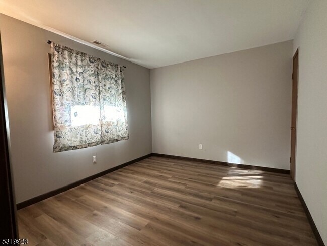 Building Photo - 1 Beaver Creek Dr