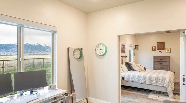 Building Photo - 3 Bedroom 2 bath house with amazing views ...